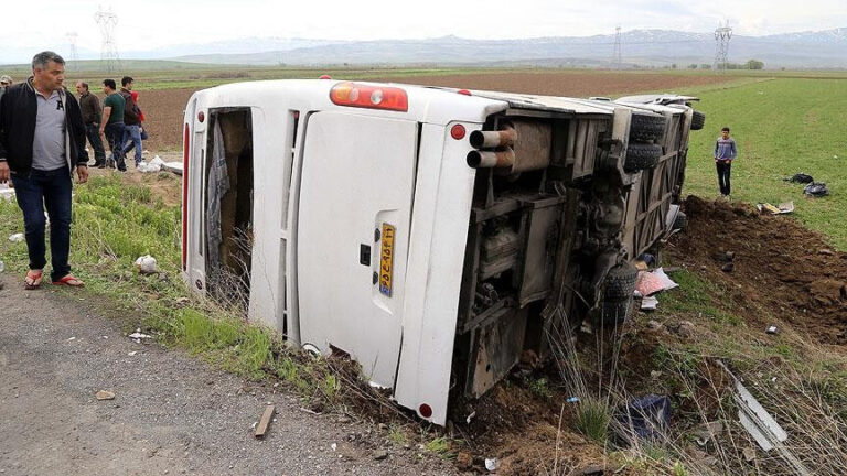 Eron janubida avtobus ag‘darilishi oqibatida 8 kishi halok bo‘ldi
