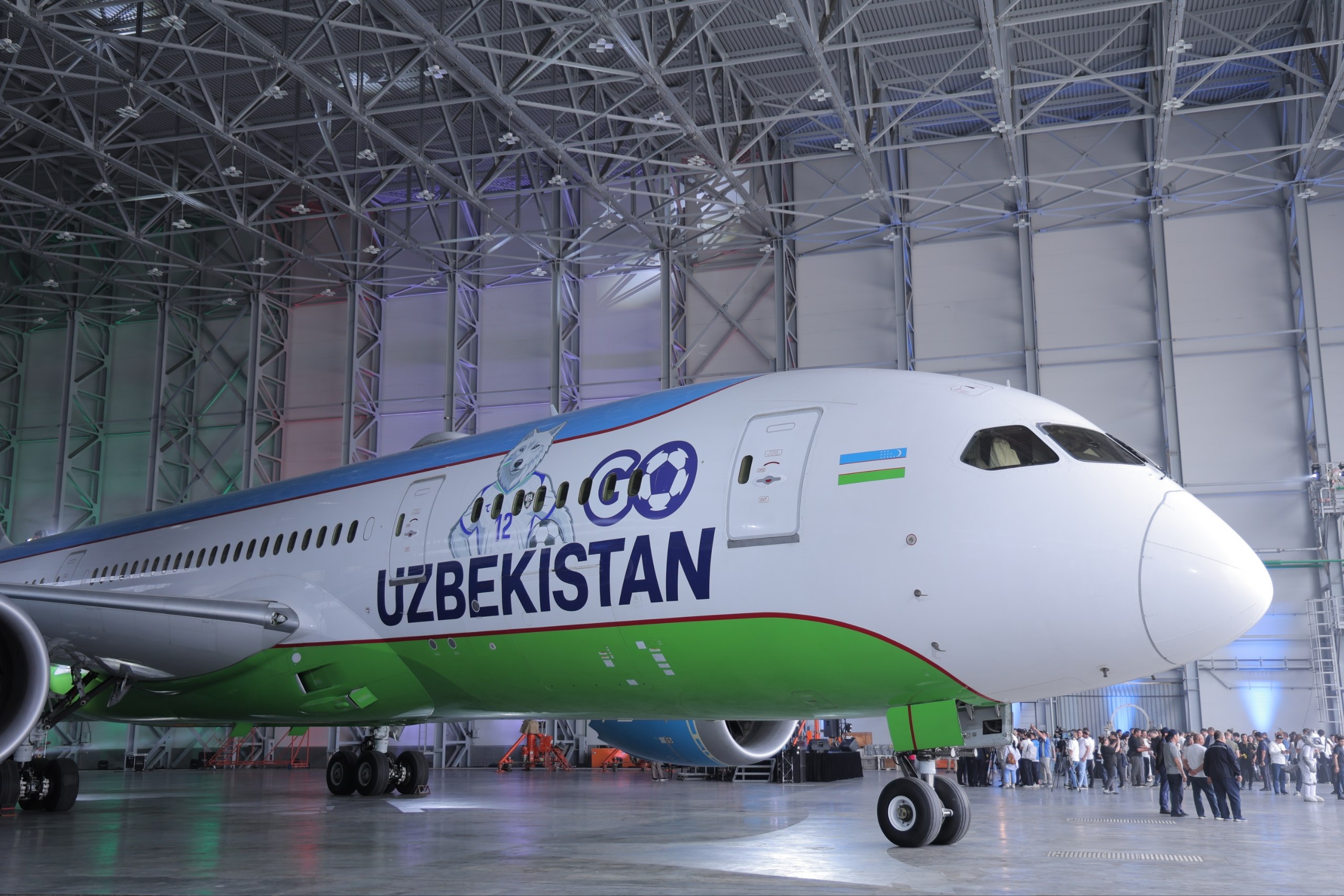 Uzbekistan Airways показала самолет в честь выхода сборной Узбекистана на ЧМ-2026 — фоторепортаж