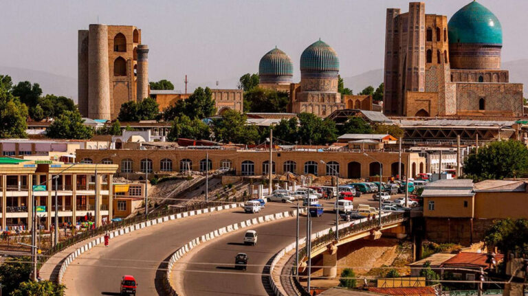 Navbat Samarqandga: shaharda tashqi reklama uchun yagona dizayn-kod joriy etiladi