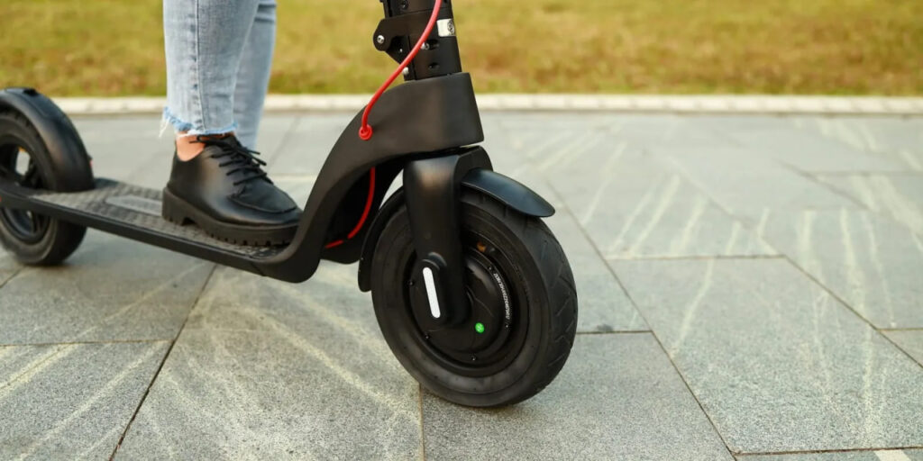 Qirg‘izistonda 18 yoshgacha bo‘lganlarga elektrosamokat ijarasi taqiqlanadi