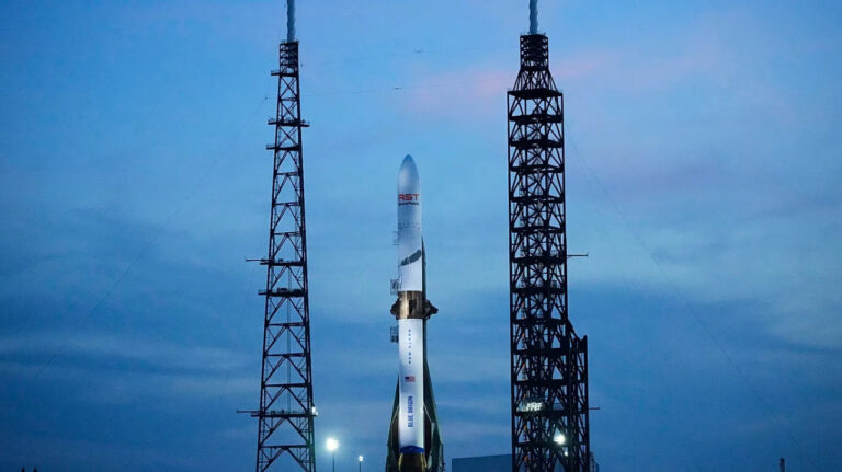 Jeff Bezosning Blue Origin raketasi sinovli uchish chog‘ida portladi