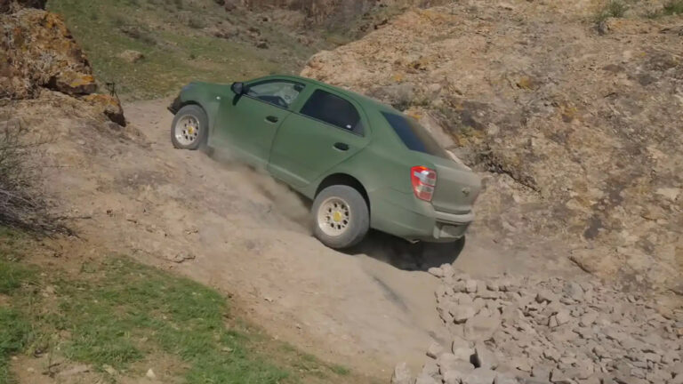 Chevrolet Cobalt tog‘ yo‘lida sinovdan o‘tkazildi