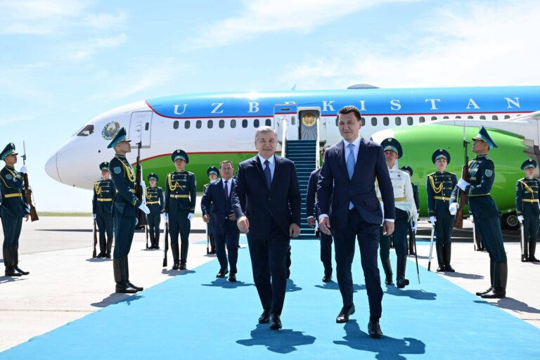 Mirziyoyev Turkiy davlatlar sammitida qatnashish uchun Turkistonga yetib bordi