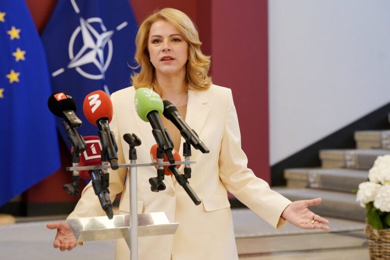 Latviya bosh vaziri va uning hukumati iste’foga chiqdi