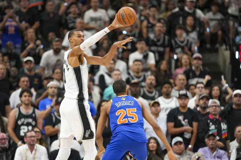 Knicks Edge Past Spurs in Game 2 to Near Historic NBA Championship