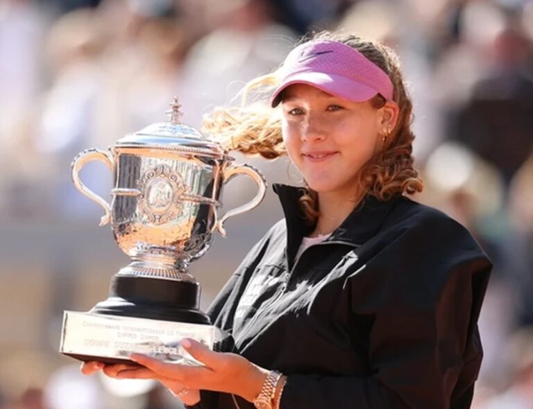 Andreeva Wins French Open Title as Russian Flag Controversy Resurfaces