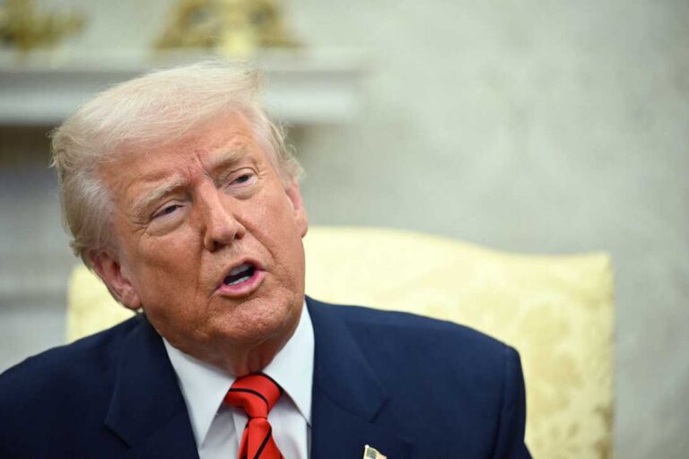 Трамп опроверг слухи о переводе Ирану $300 млн и назвал их фейком