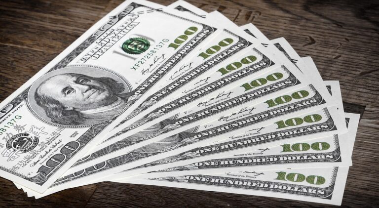 Dollar yana oshdi: 18-iyun uchun valyutalar kursi e’lon qilindi