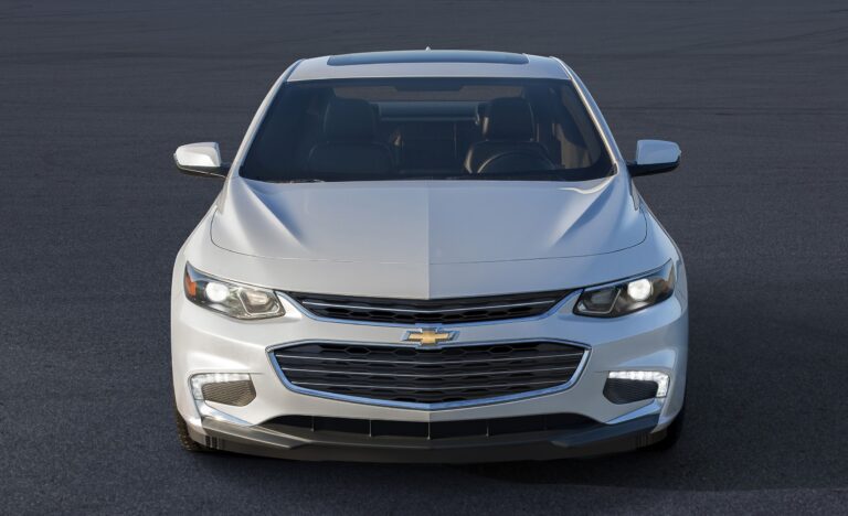 Сборной Узбекистана могут подарить 26 автомобилей Chevrolet Malibu