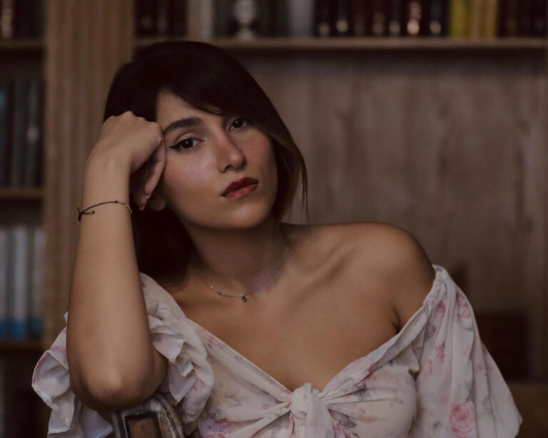 Iranian Singer Parastoo Ahmadi Sentenced to 74 Lashes for Performing without Hijab