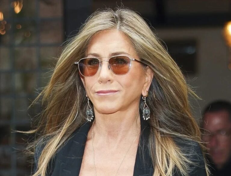 Jennifer Aniston Reportedly Considering Memoir Amid Renewed Interest in Pitt-Jolie Saga