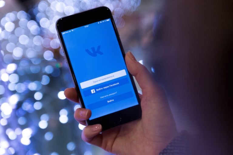 Apple kompaniyasi App Store’dan VK ilovalarini olib tashladi