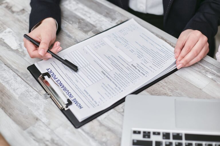 Страховых агентов в Узбекистане пересчитают, проверят и занесут в реестр