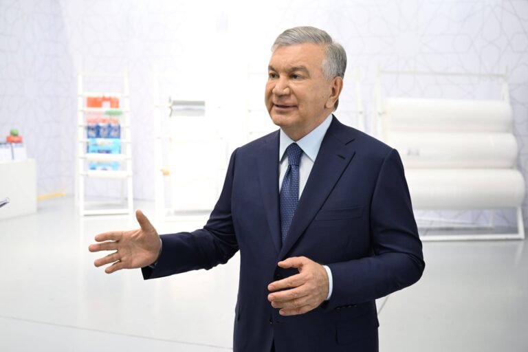 Shavkat Mirziyoyev Chirchiqda bir nechta korxonalar faoliyati bilan tanishdi