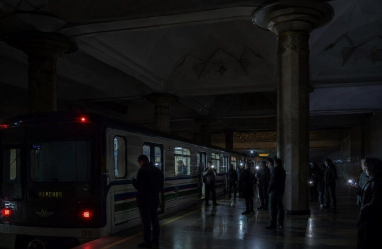 Elektrdagi uzilishlar fonida metro harakati vaqtincha to‘xtab qoldi