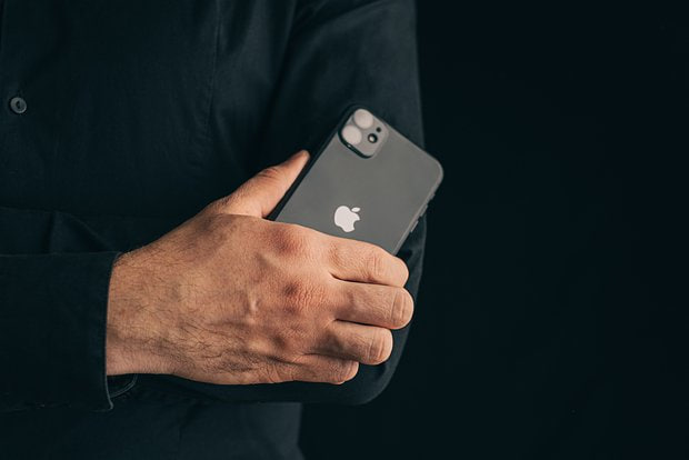 Apple’ning ilk buklanadigan iPhone modeli kuzda chiqishi mumkin