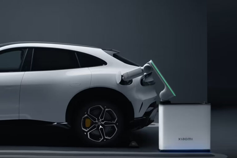Xiaomi elektromobillar uchun avtomatik quvvatlash robotini taqdim etdi