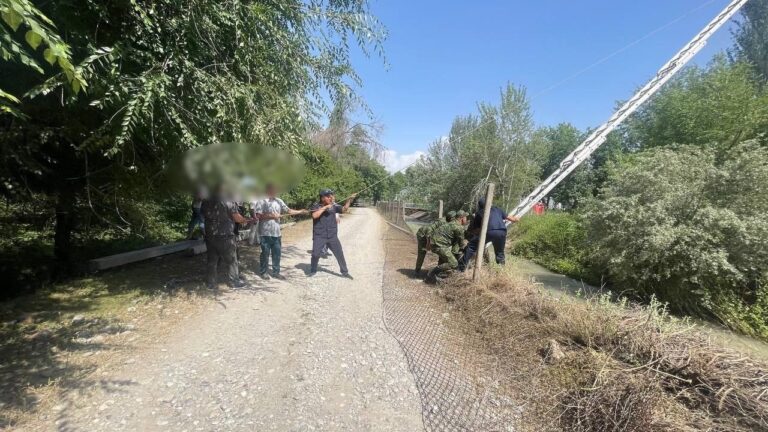 Shahrisabzda tez oqar kanalga tushib ketgan fuqaro qutqarildi