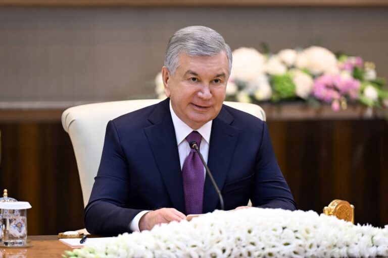 Президент перенес начало рабочего дня госучреждений на 10:00 в день матча Узбекистан – Колумбия