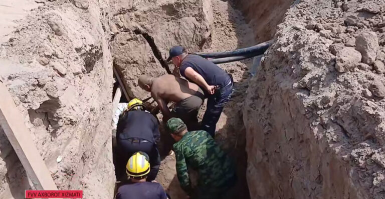 Urganchda qurilish vaqtida fuqaroni tuproq bosib qoldi — video