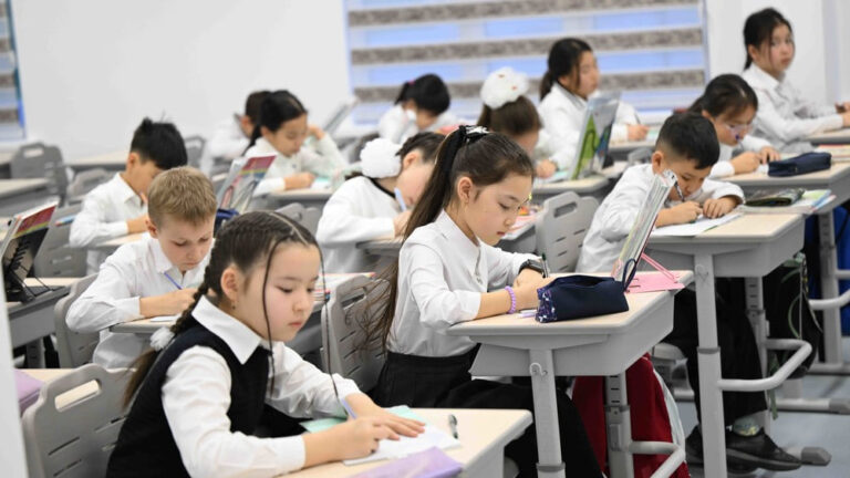 Qirg‘iziston rasman 12 yillik maktab ta’lim tizimiga o‘tdi