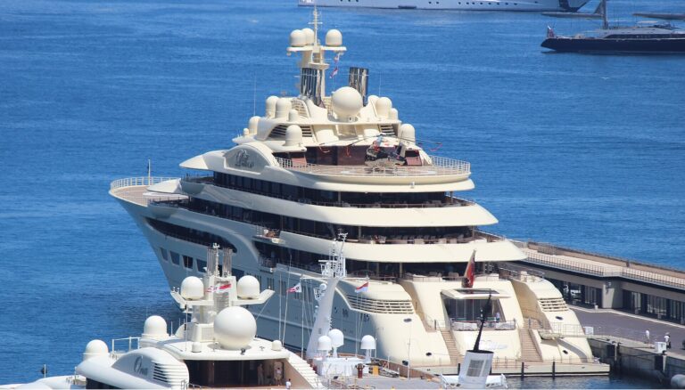 Усманов не владеет яхтой Dilbar — постановление суда в Германии