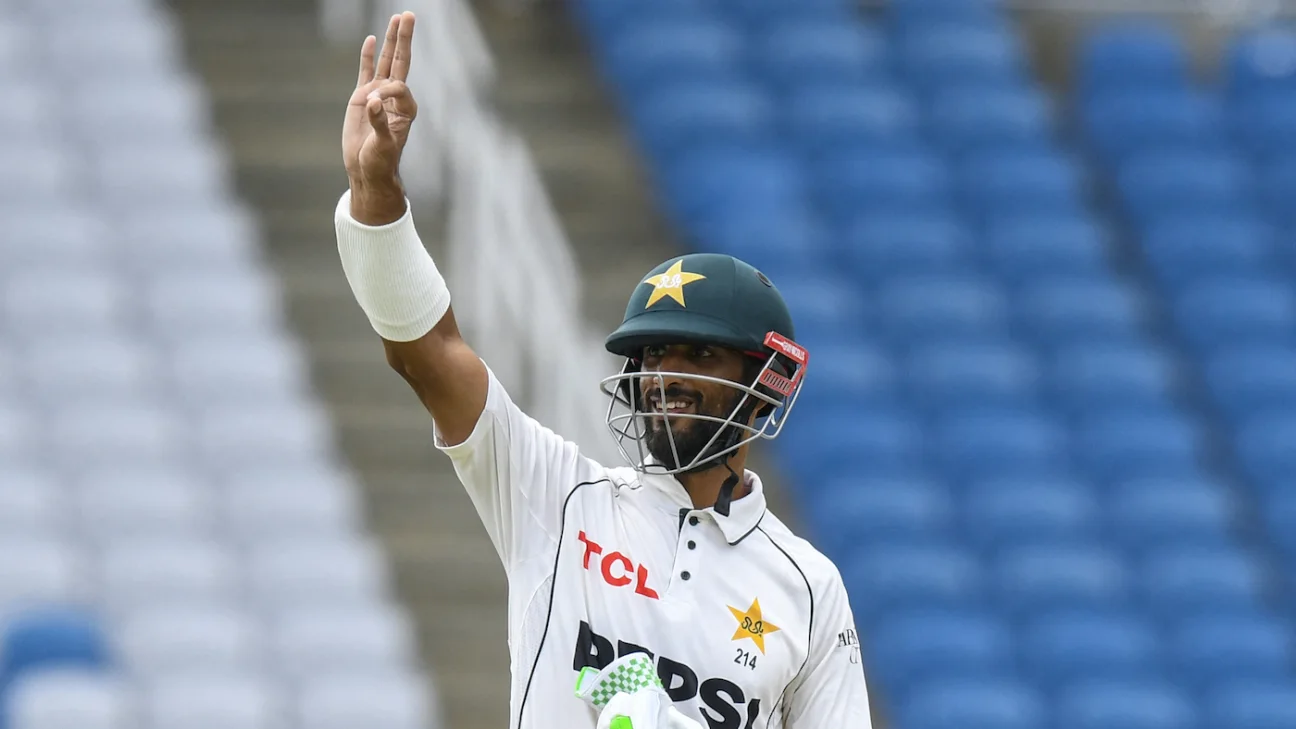 Pakistan's Shan Masood sustains fractured finger during first Test
