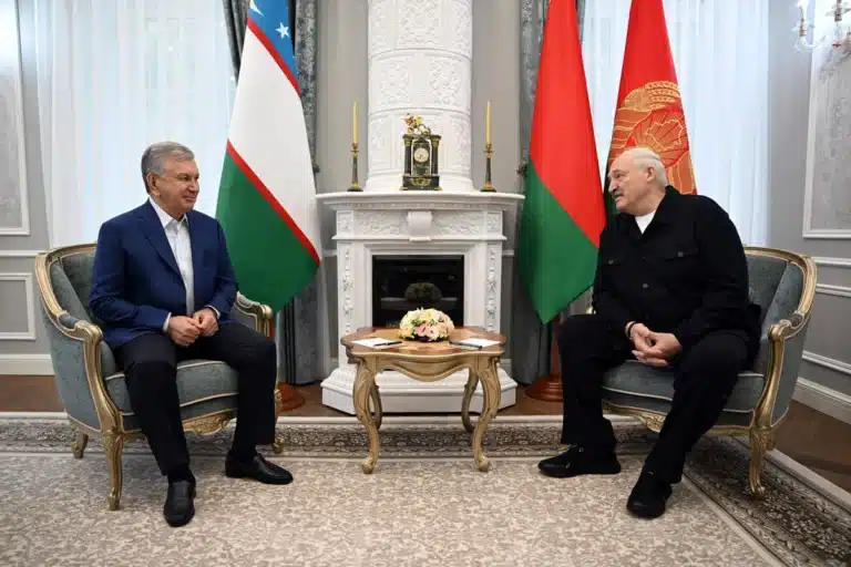 Мирзиёев и Лукашенко подписали декларацию о партнерстве Узбекистана и Беларуси