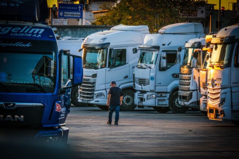 ATI.SU: спрос на импортные автоперевозки в Узбекистан упал на 9% за год