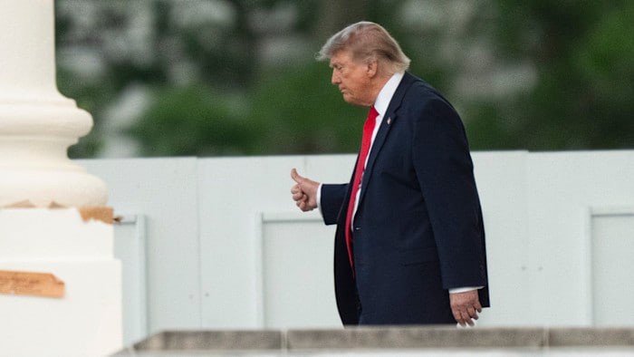 Donald Tramp bir yilda 1 milliard dollardan ortiq daromad oldi