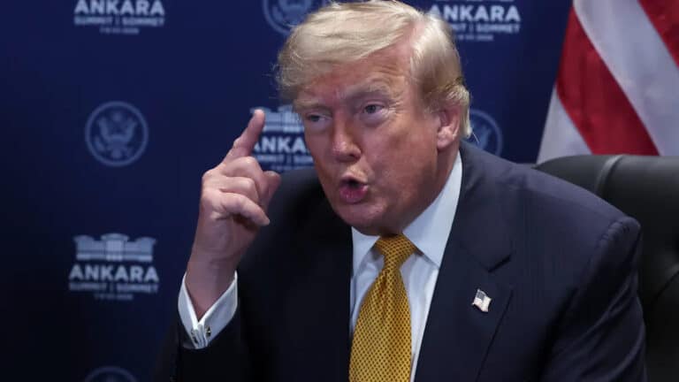 Donald Tramp Ispaniya bilan savdoni to‘xtatishni buyurdi