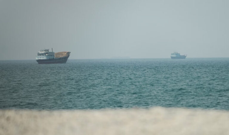 AQSh Hormuz bo‘g‘ozi orqali o‘tadigan kemalarga yig‘imni bekor qildi