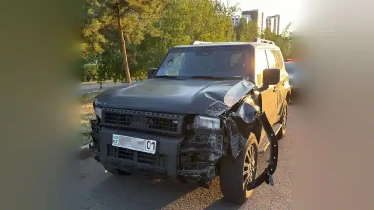 Казахстанского боксера-олимпийца Данияра Елеусинова задержали после двух ДТП в Астане — фото и видео