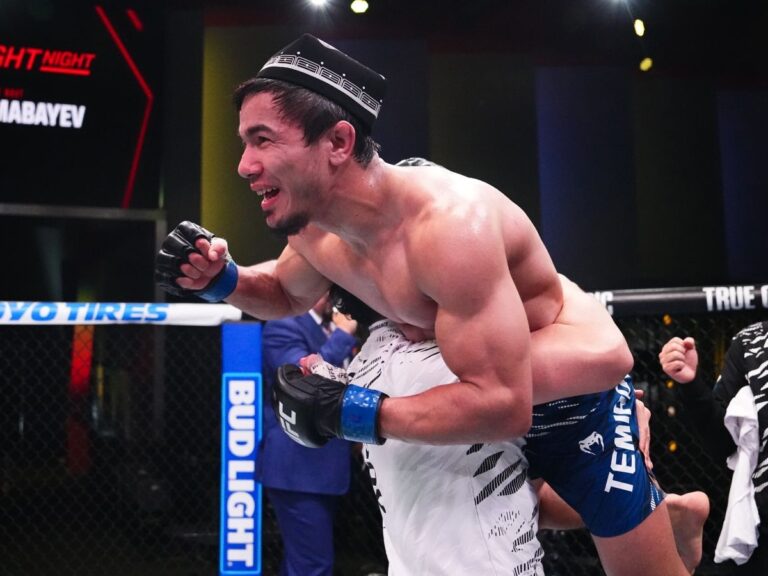 Рамазан Темиров нокаутировал Стива Эрцега на турнире UFC в Абу-Даби