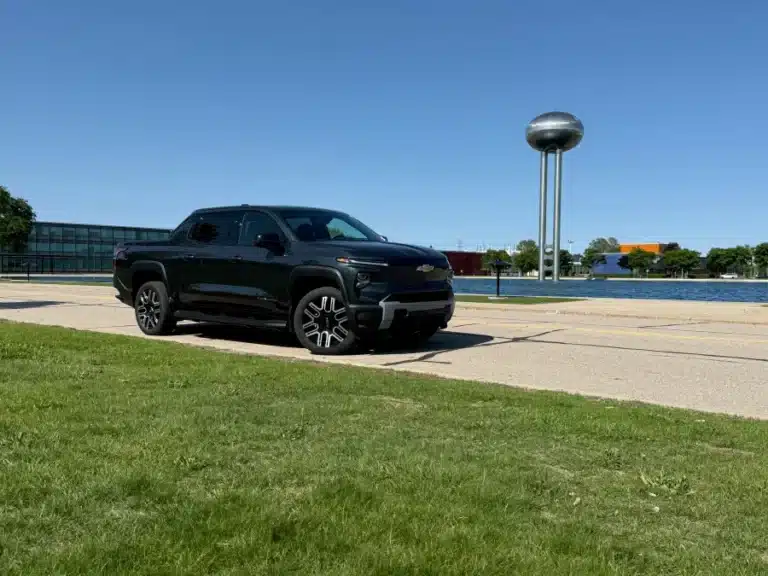 Katta qiziqishlarga sabab boʻlgan Chevrolet Silverado EV pikapi nega ommalashmayapti