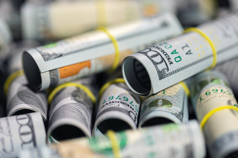 Dollar oshdi: 4-avgust uchun valyutalar kursi e’lon qilindi