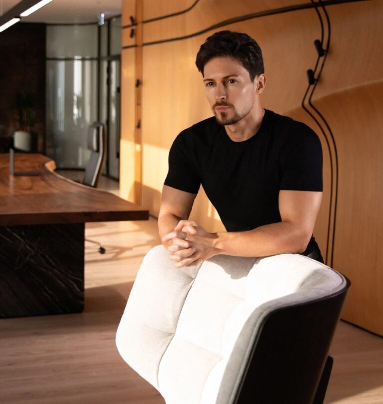 Pavel Durov Toshkentdagi informatika olimpiadasi g‘oliblarini taqdirlaydi