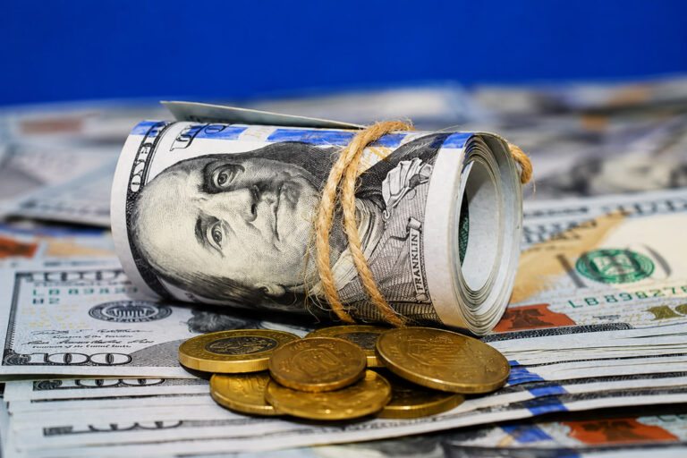 Ketma-ket pasayishdan keyin dollar kursi o‘sdi: 7-avgust uchun valyutalar kursi e’lon qilindi