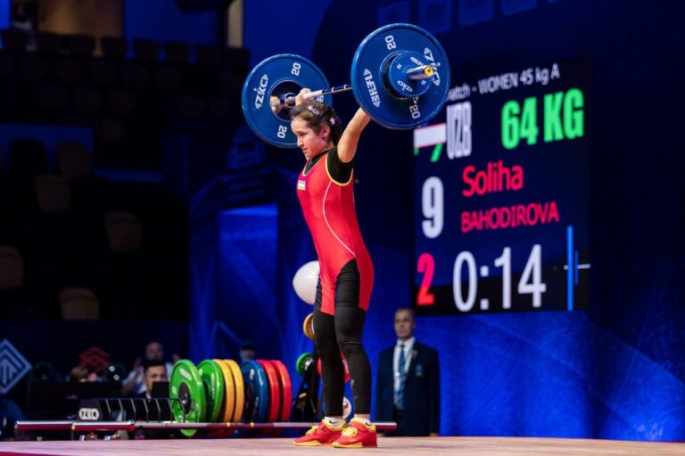 Узбекистан завоевал первую медаль Чемпионата азии по тяжелой атлетике