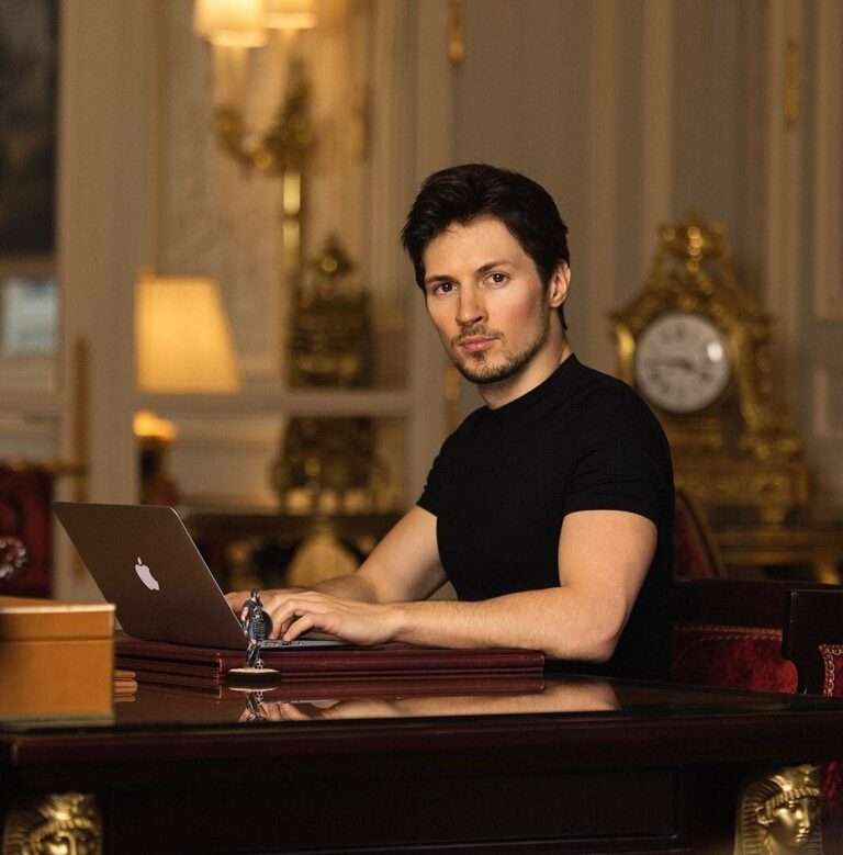 Pavel Durov Toshkentdagi informatika olimpiadasi g‘oliblarini taqdirlaydi